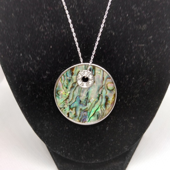 Natural abalone circle pendant necklace - Picture 2 of 3